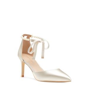 NWT STUART WEITZMAN ALL PEARLS BOW 75 PUMP / HEEL WHITE